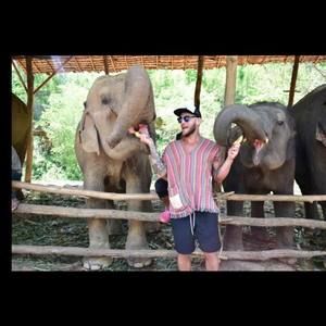 Meet your Posher, Adam